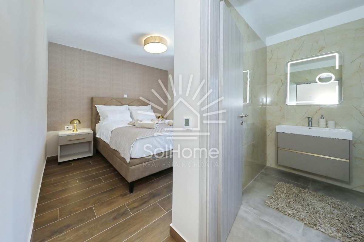 Hiša v prvi vrsti ob morju s bazenom in spektakularnim razgledom - Zadarska regija