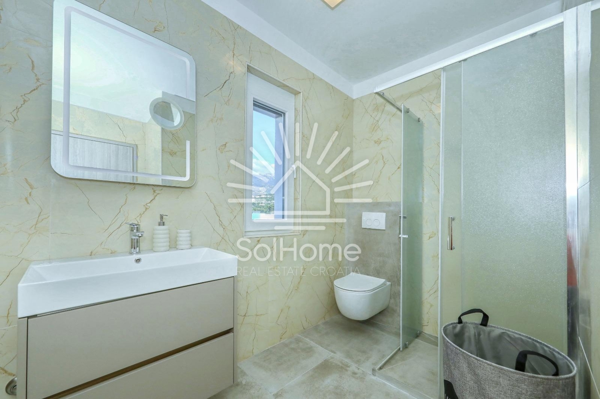 Hiša v prvi vrsti ob morju s bazenom in spektakularnim razgledom - Zadarska regija