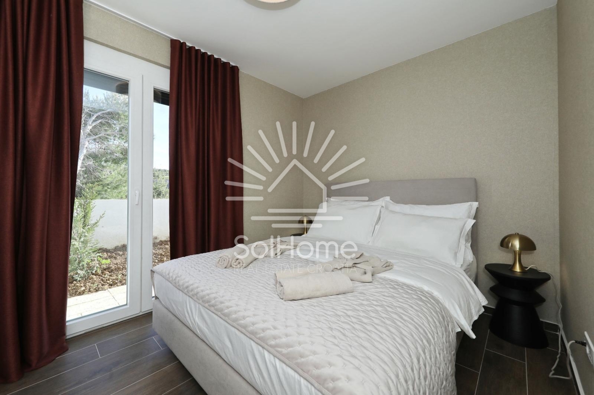 Hiša v prvi vrsti ob morju s bazenom in spektakularnim razgledom - Zadarska regija