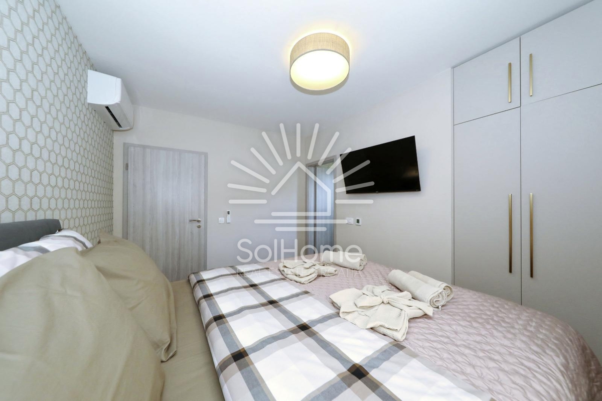 Hiša v prvi vrsti ob morju s bazenom in spektakularnim razgledom - Zadarska regija