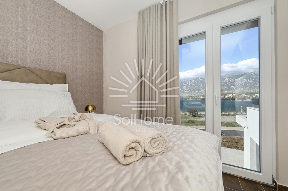 Hiša v prvi vrsti ob morju s bazenom in spektakularnim razgledom - Zadarska regija