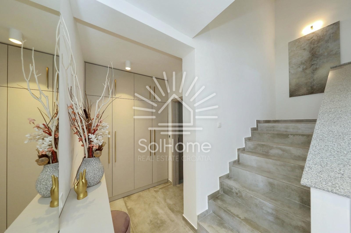 Hiša v prvi vrsti ob morju s bazenom in spektakularnim razgledom - Zadarska regija