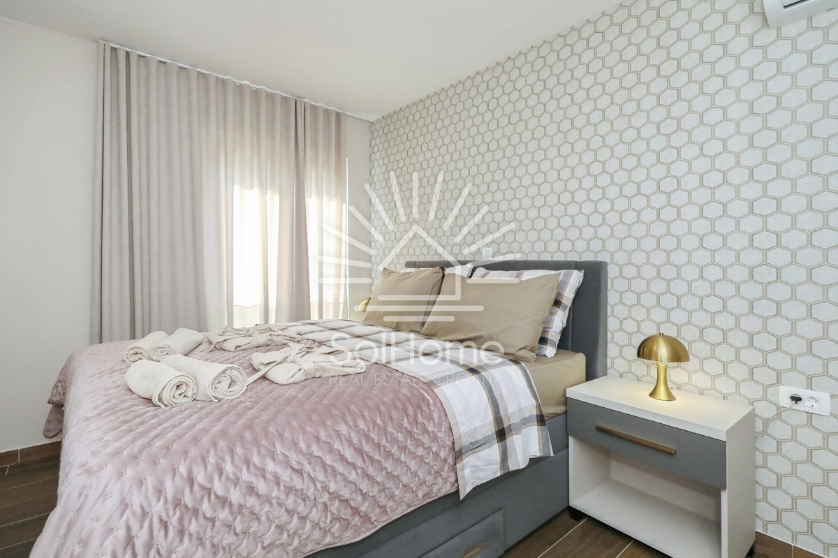 Hiša v prvi vrsti ob morju s bazenom in spektakularnim razgledom - Zadarska regija