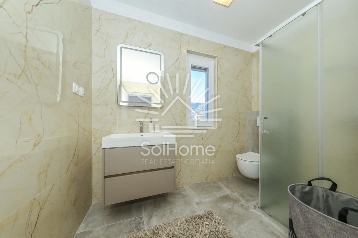 Hiša v prvi vrsti ob morju s bazenom in spektakularnim razgledom - Zadarska regija