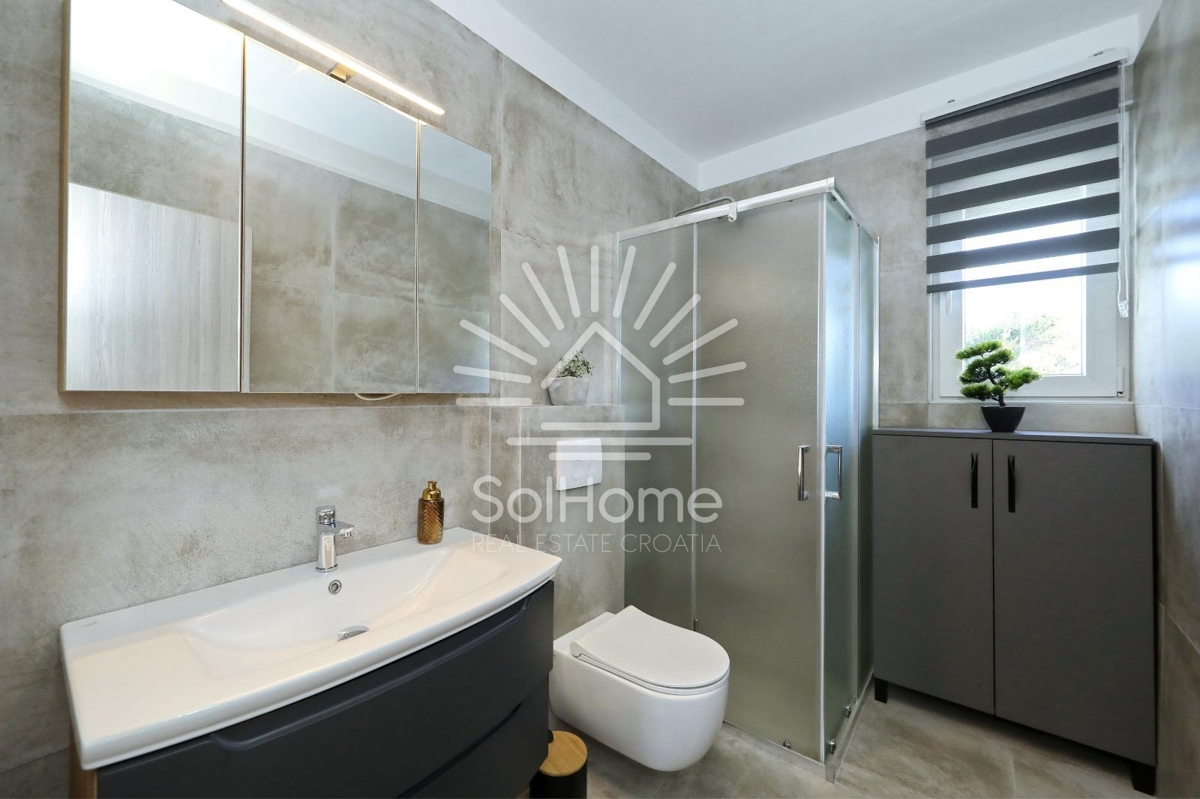 Hiša v prvi vrsti ob morju s bazenom in spektakularnim razgledom - Zadarska regija