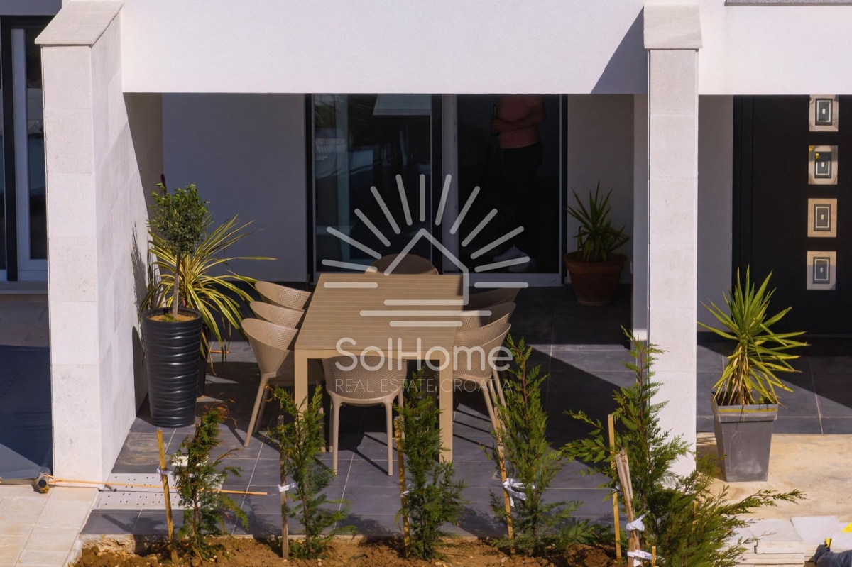 Hiša v prvi vrsti ob morju s bazenom in spektakularnim razgledom - Zadarska regija