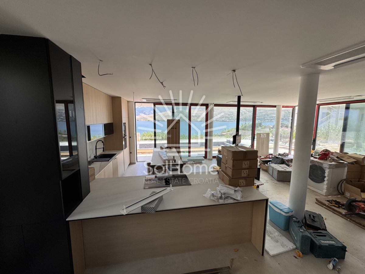 Razkošna vila v prvi vrsti ob morju na Pagu