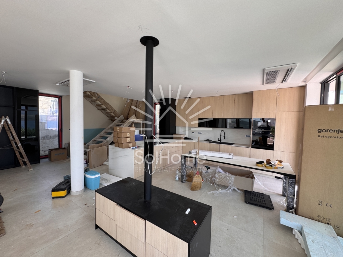 Razkošna vila v prvi vrsti ob morju na Pagu