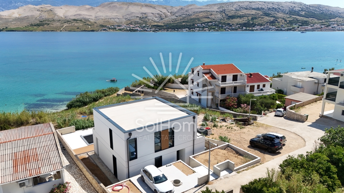 Razkošna vila v prvi vrsti ob morju na Pagu