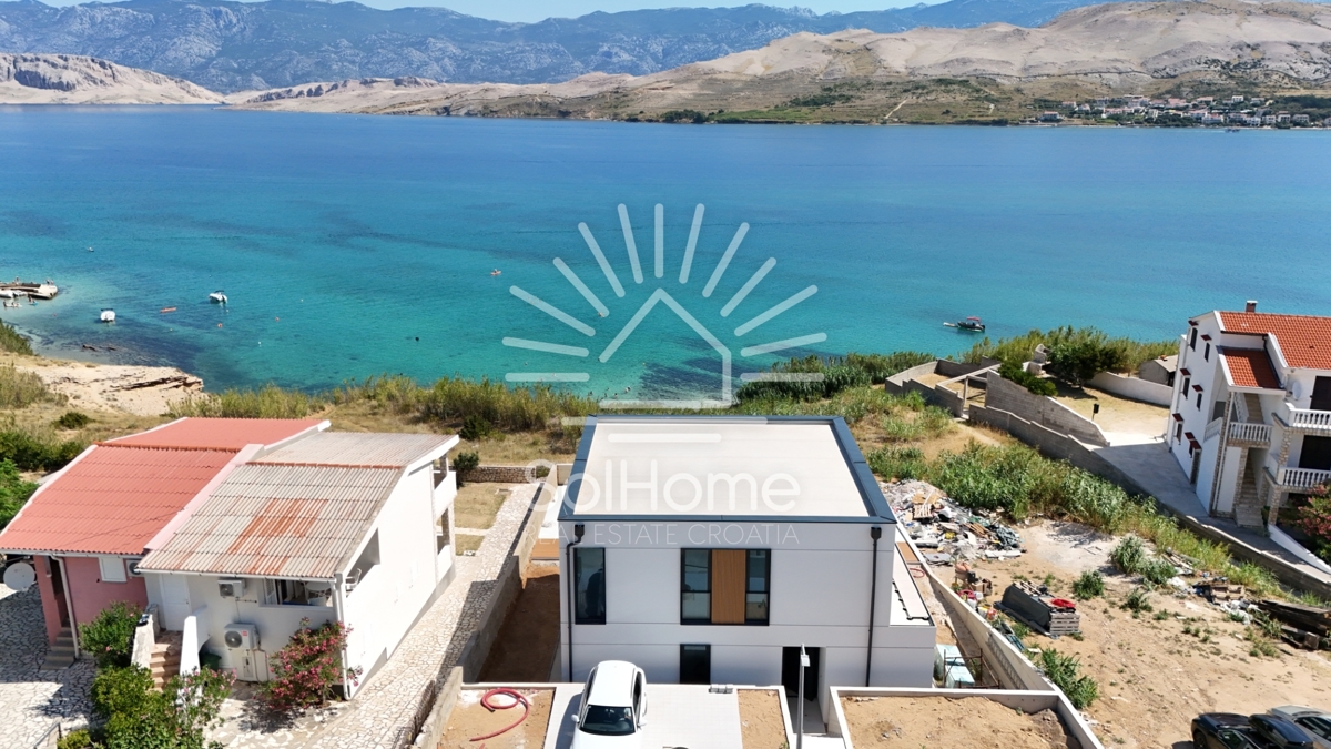 Razkošna vila v prvi vrsti ob morju na Pagu