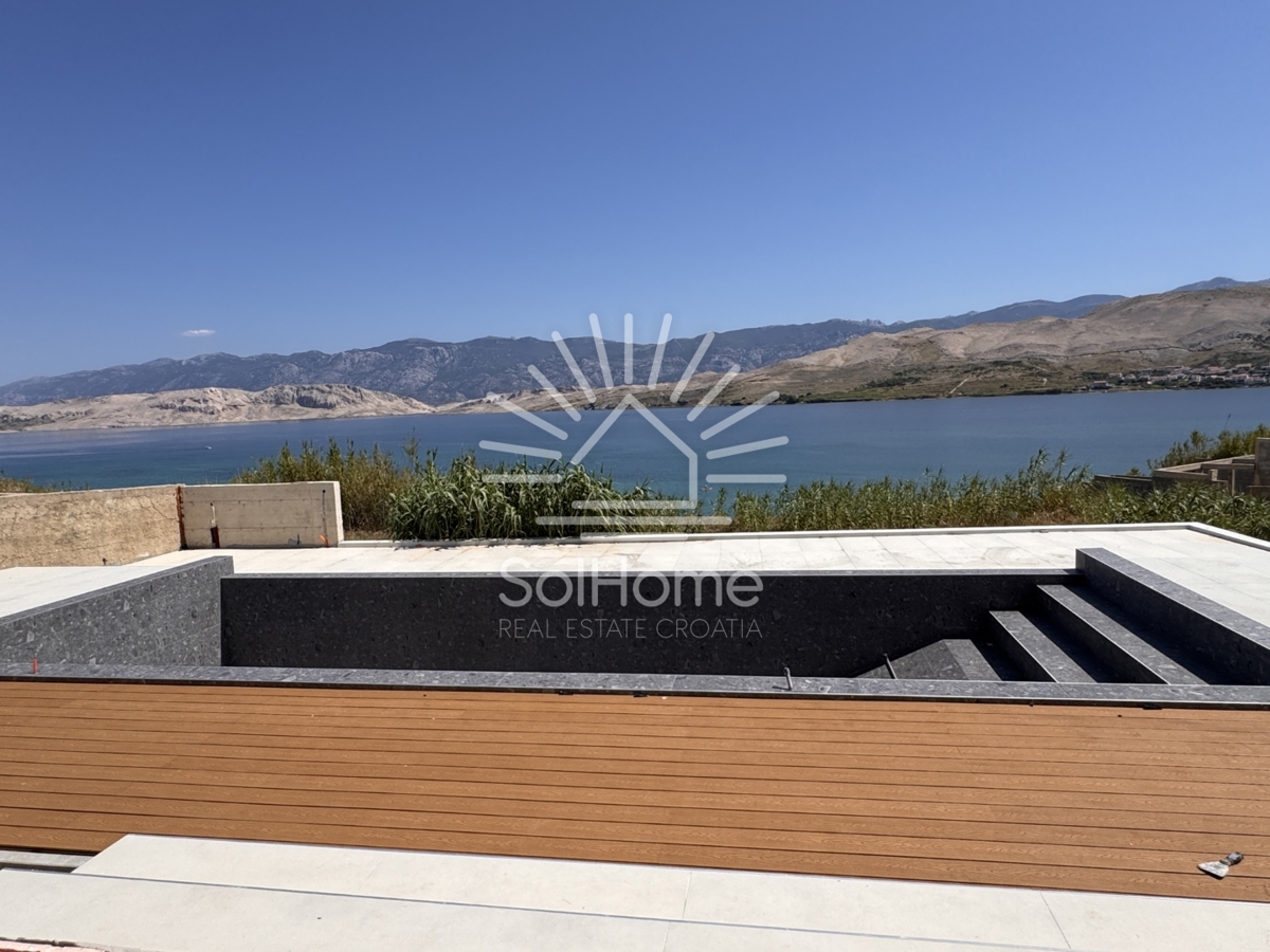 Razkošna vila v prvi vrsti ob morju na Pagu