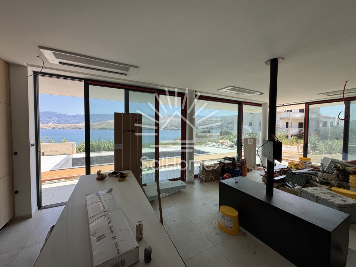 Razkošna vila v prvi vrsti ob morju na Pagu