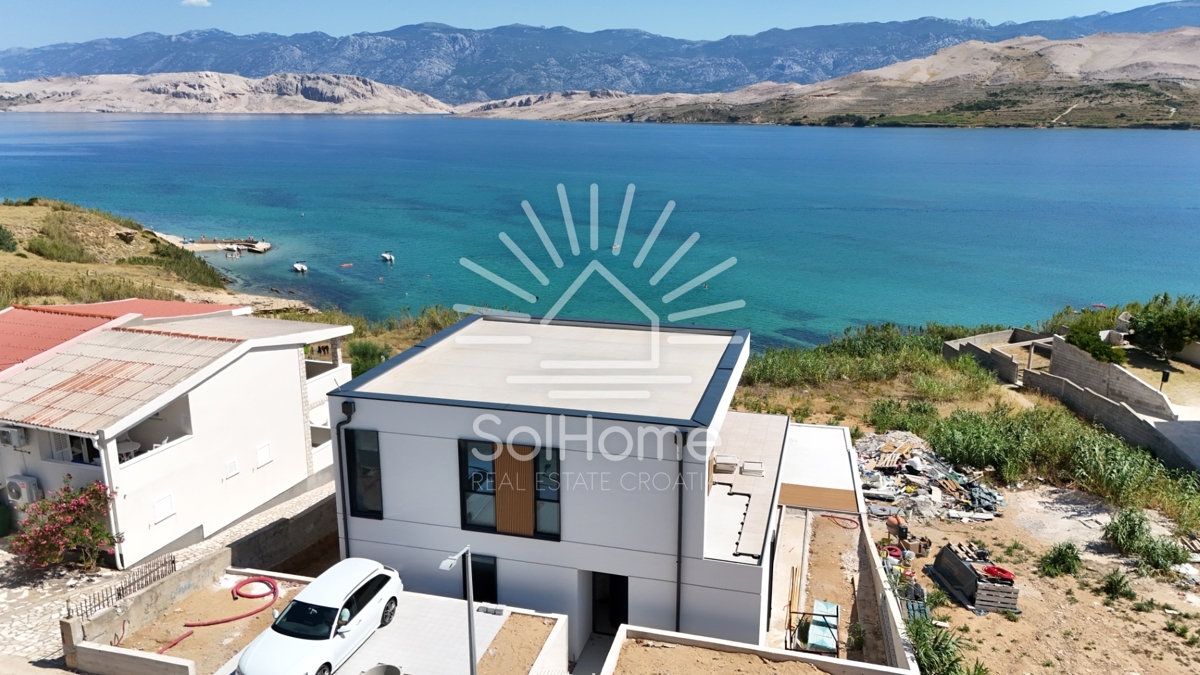 Razkošna vila v prvi vrsti ob morju na Pagu