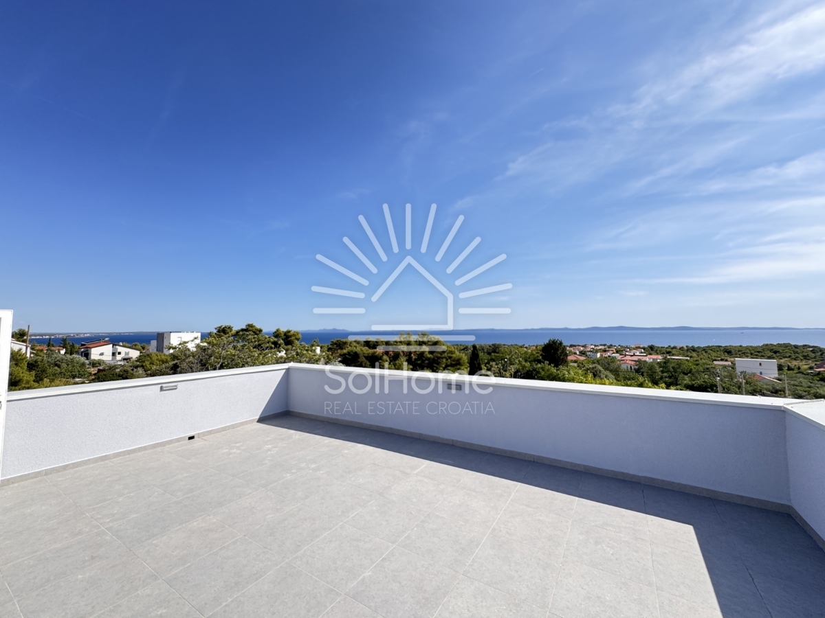 Hiše s panoramskim pogledom na morje in strešno teraso v Viru / Hrvaška