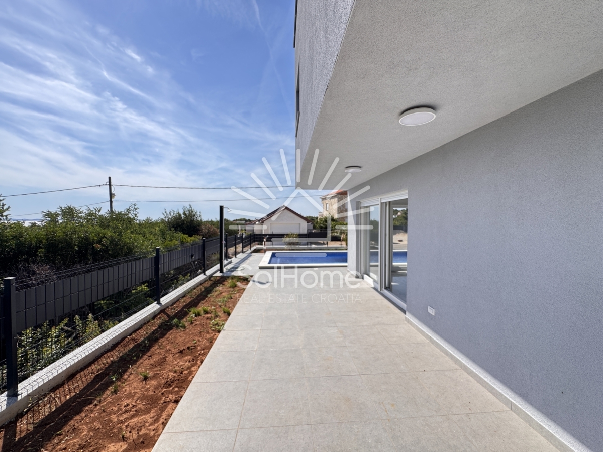 Hiše s panoramskim pogledom na morje in strešno teraso v Viru / Hrvaška