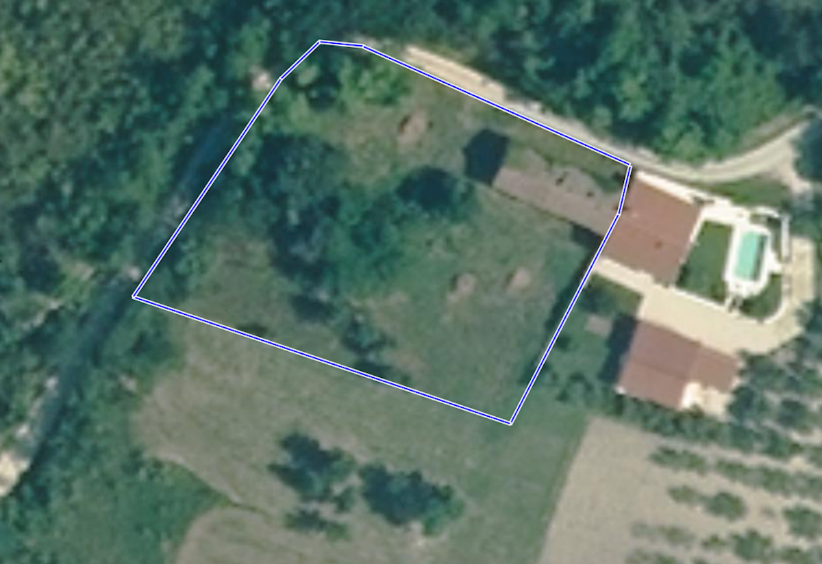 Okolica Grožnjana, kamnita hiša z veliko parcelo