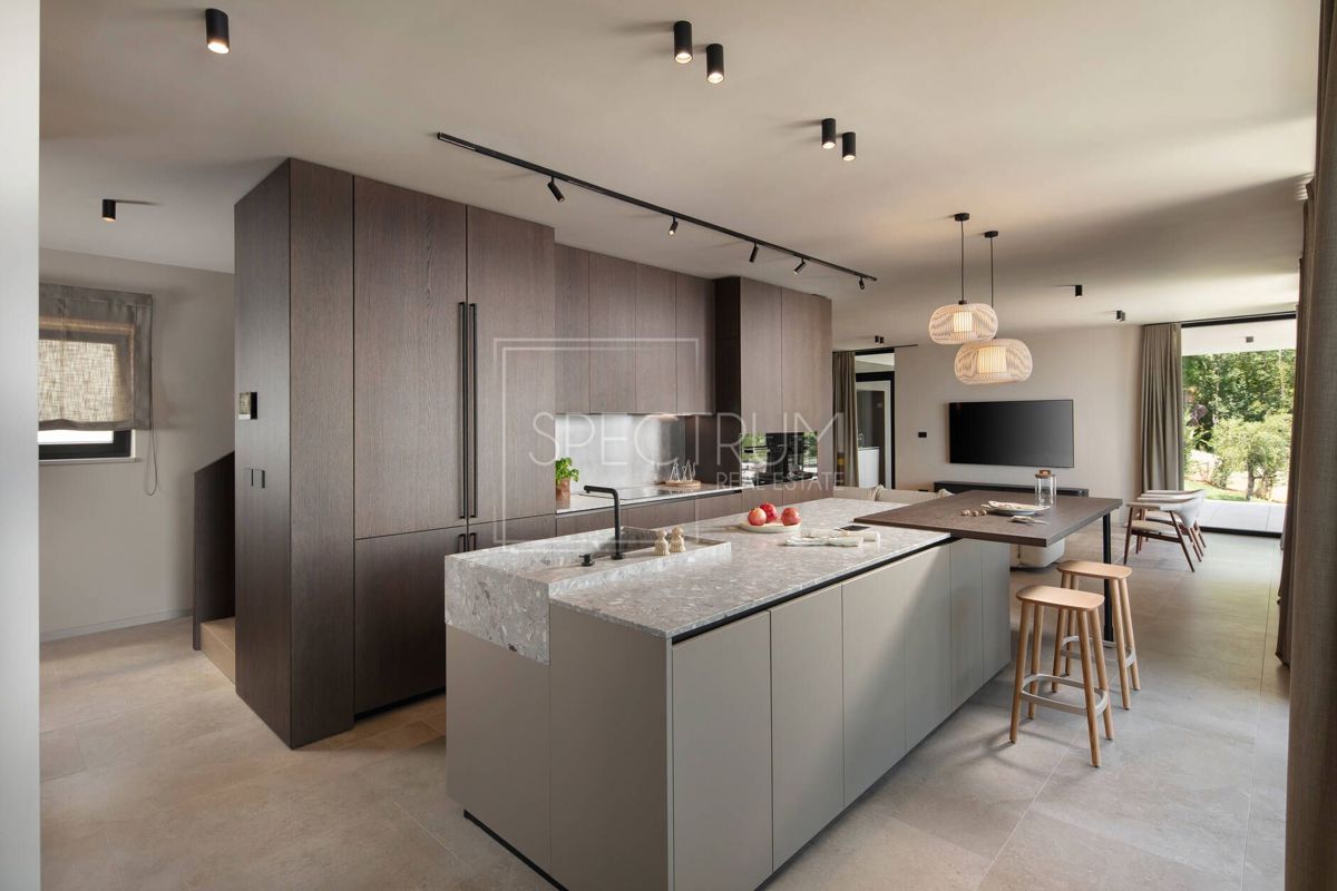 Okolica Labina, unikatna vila s čudovitim pogledom na morje!