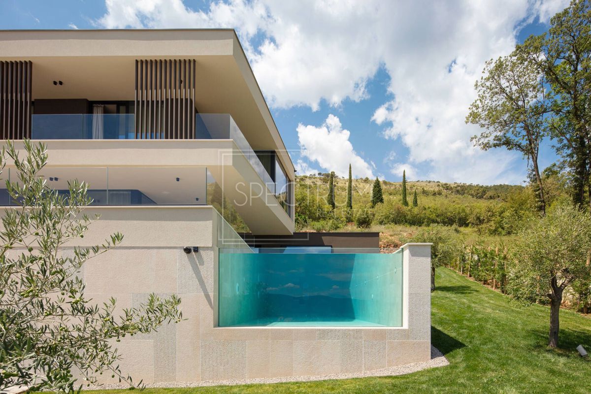 Okolica Labina, unikatna vila s čudovitim pogledom na morje!