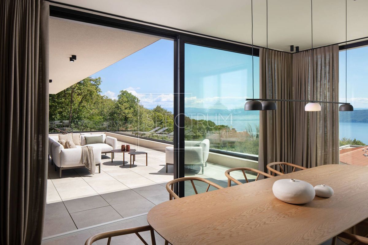 Okolica Labina, unikatna vila s čudovitim pogledom na morje!