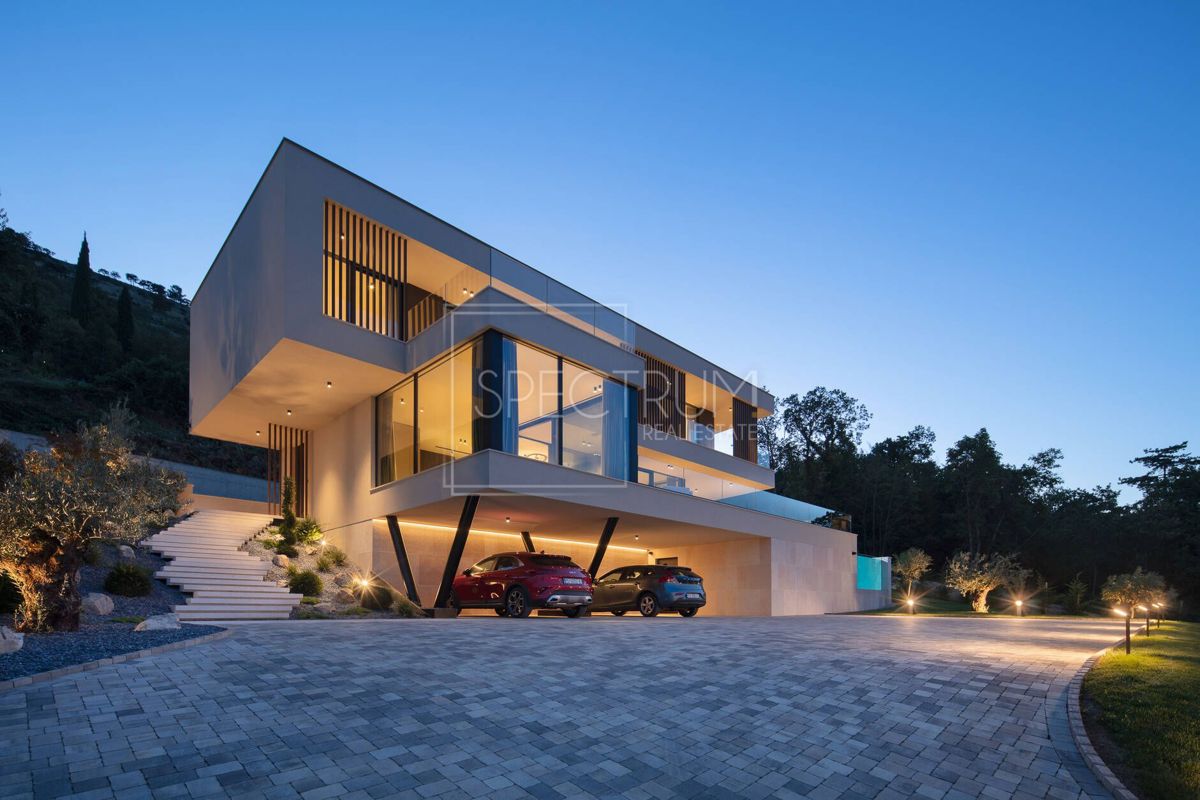 Okolica Labina, unikatna vila s čudovitim pogledom na morje!