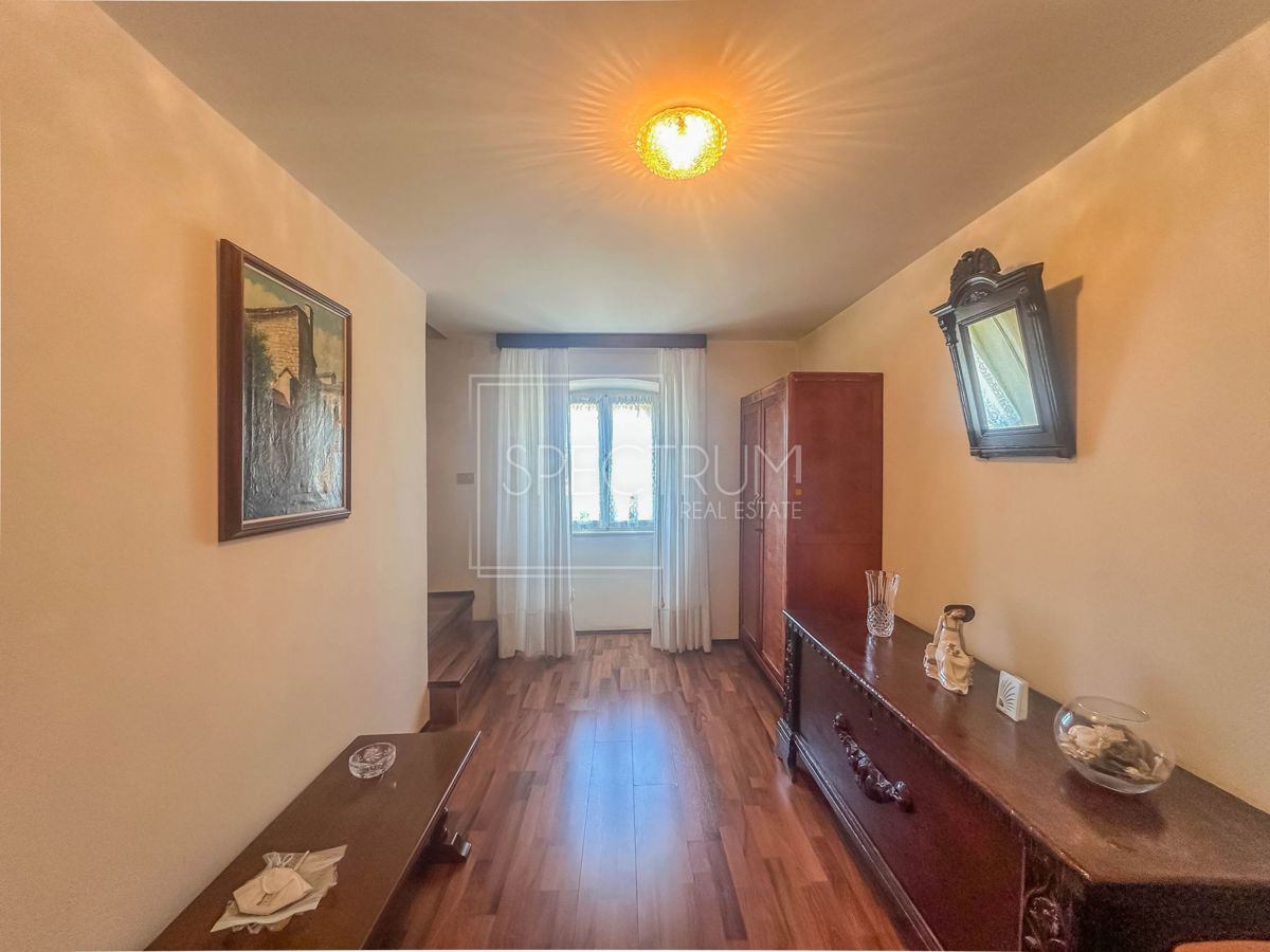 Območje Brtonigle, 2 kamniti hiši z investicijskim potencialom