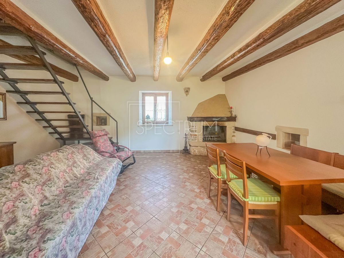 Območje Brtonigle, 2 kamniti hiši z investicijskim potencialom