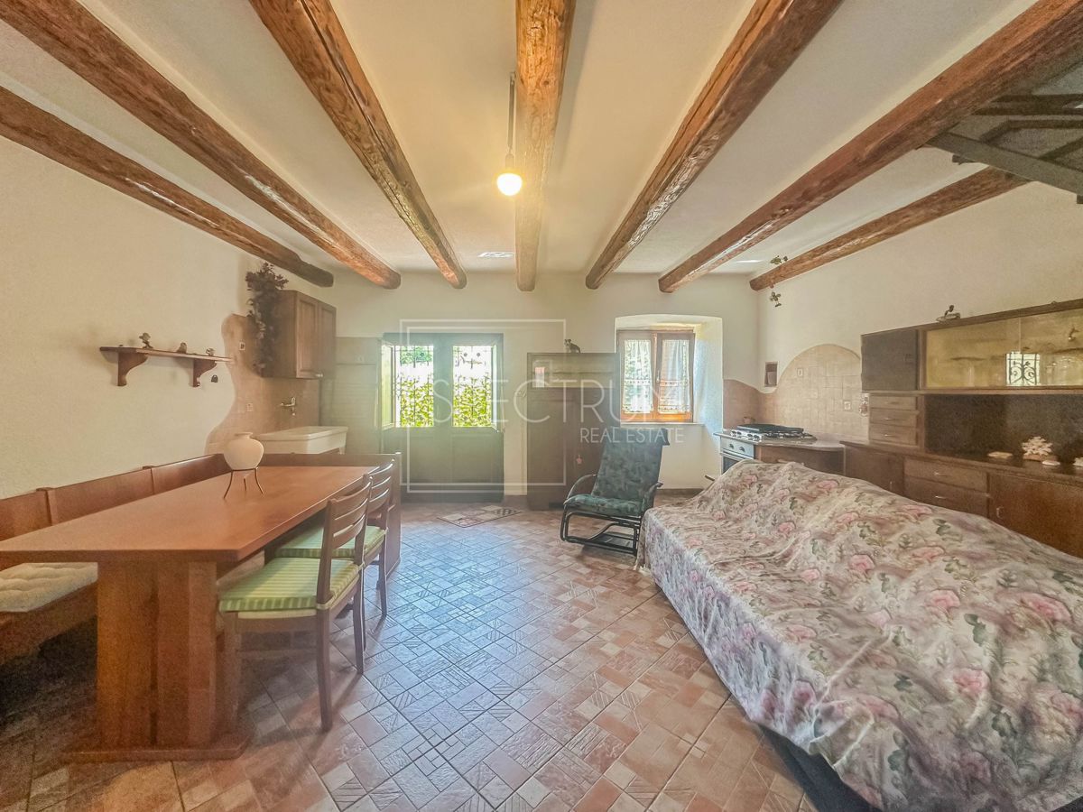 Območje Brtonigle, 2 kamniti hiši z investicijskim potencialom