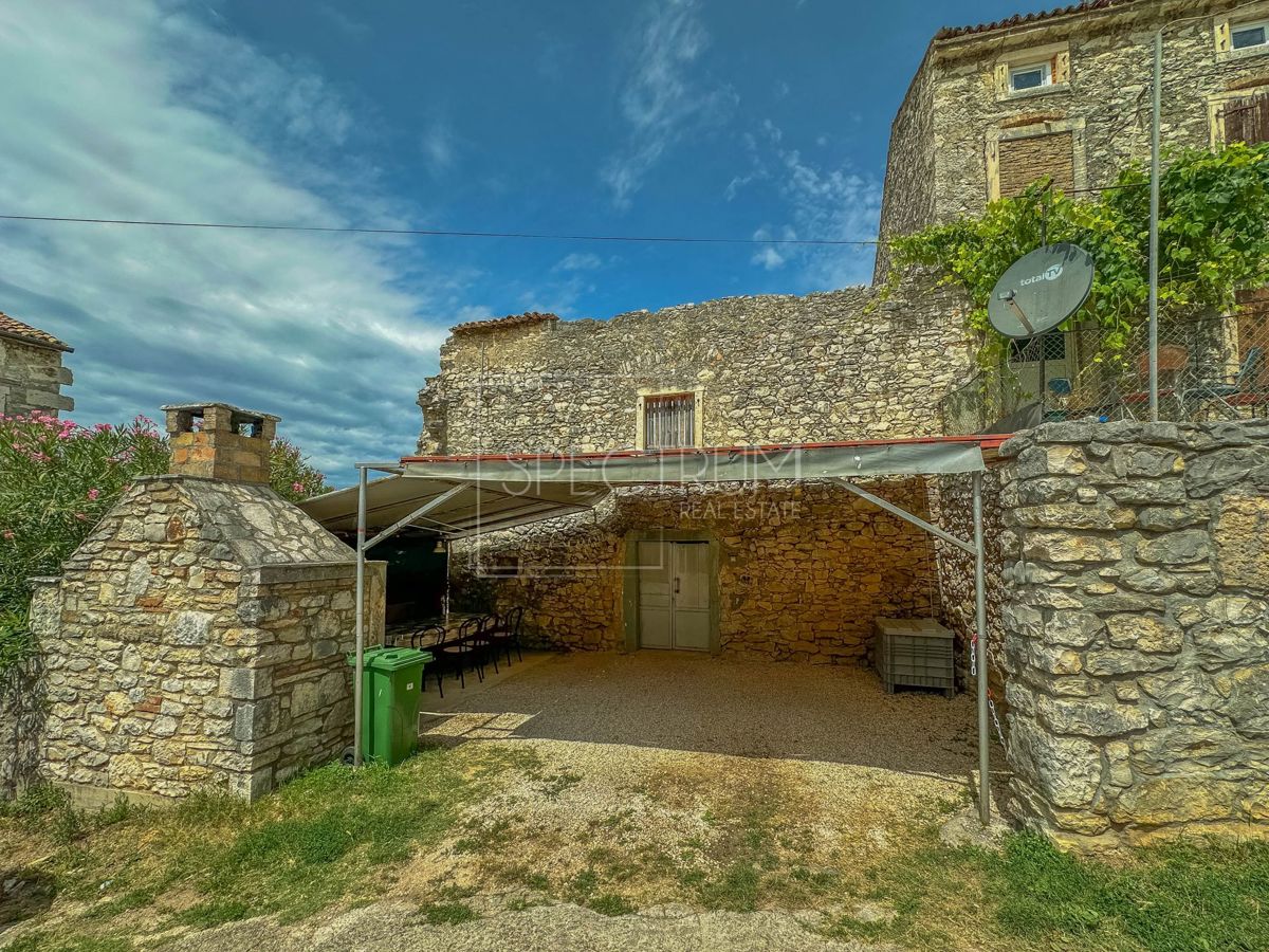 Brtonigla, kamnita hiša za prenovo