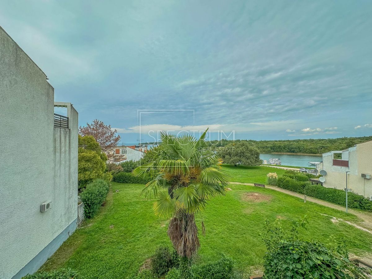 Poreč, stanovanje s pogledom na morje, 100 m od morja!
