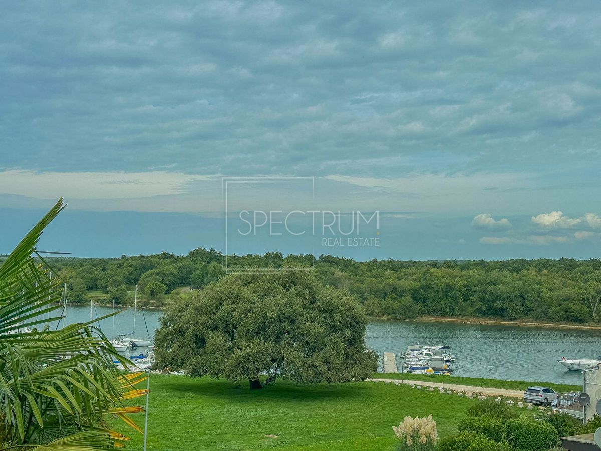 Poreč, stanovanje s pogledom na morje, 100 m od morja!