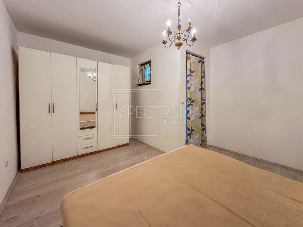 Novigrad, stanovanje s prostornim balkonom, 500 m od morja