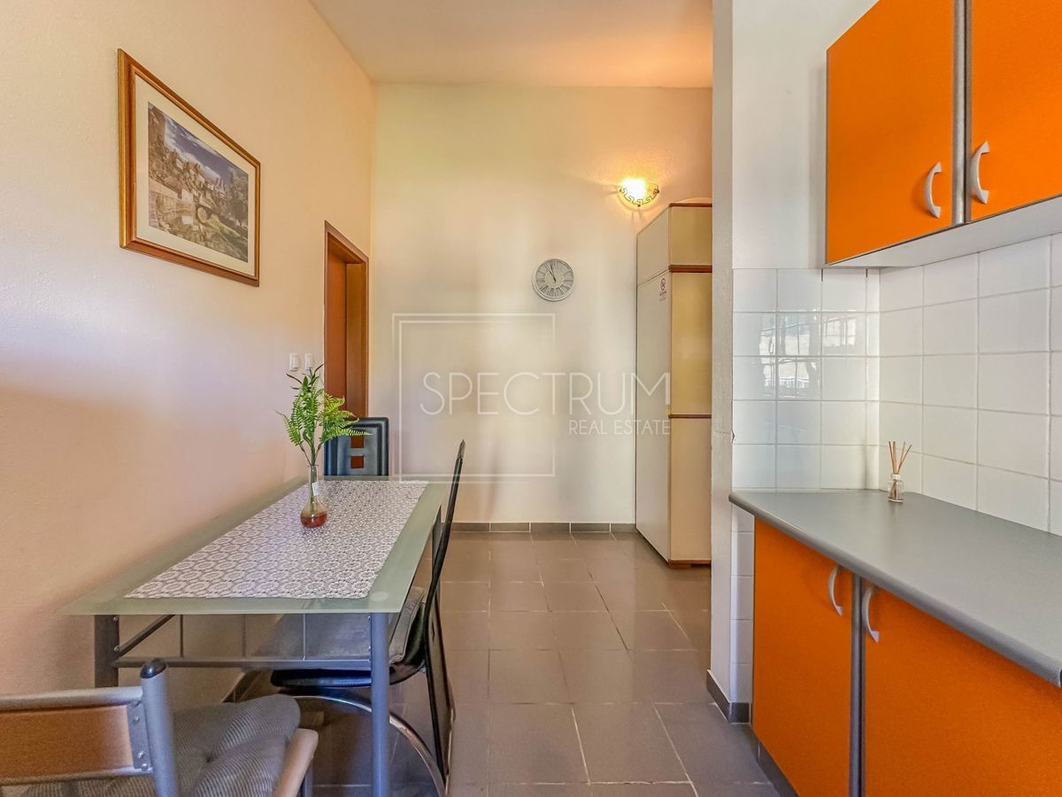 Novigrad, stanovanje s pogledom na morje in mesto