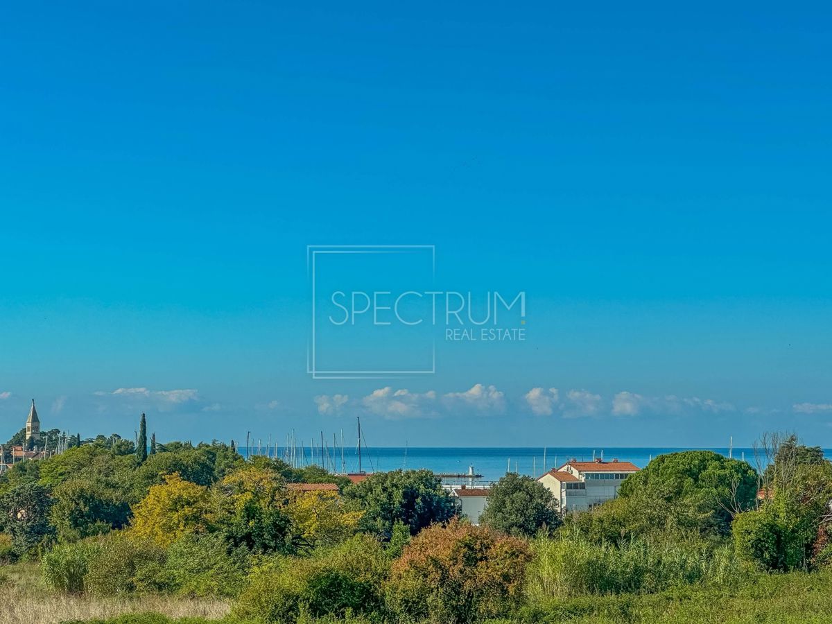 Novigrad, stanovanje s pogledom na morje in mesto