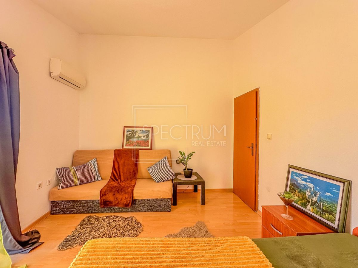 Novigrad, stanovanje s pogledom na morje in mesto