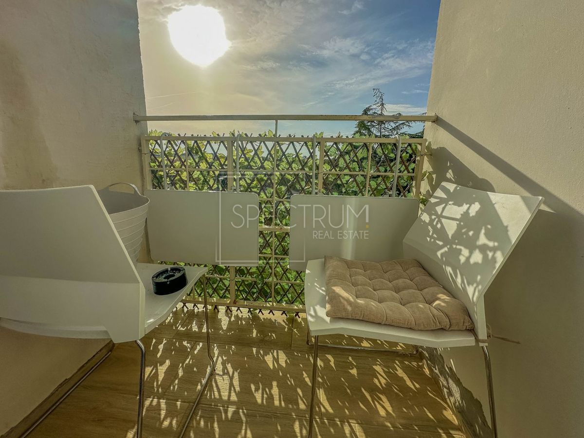 Območje Novigrada, dvoetažno prenovljeno stanovanje 500 m od morja