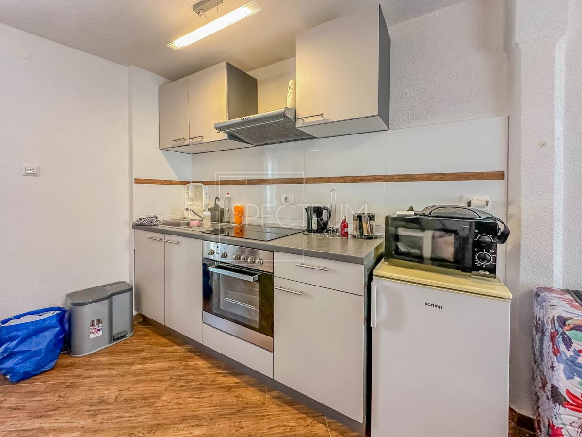 Brtonigla, kamnita vrstna hiša z 2 apartmaja