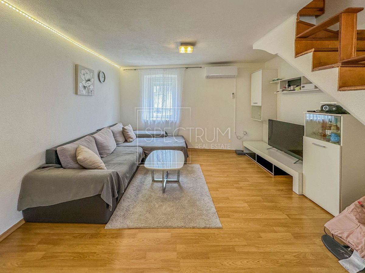 Brtonigla, kamnita vrstna hiša z 2 apartmaja
