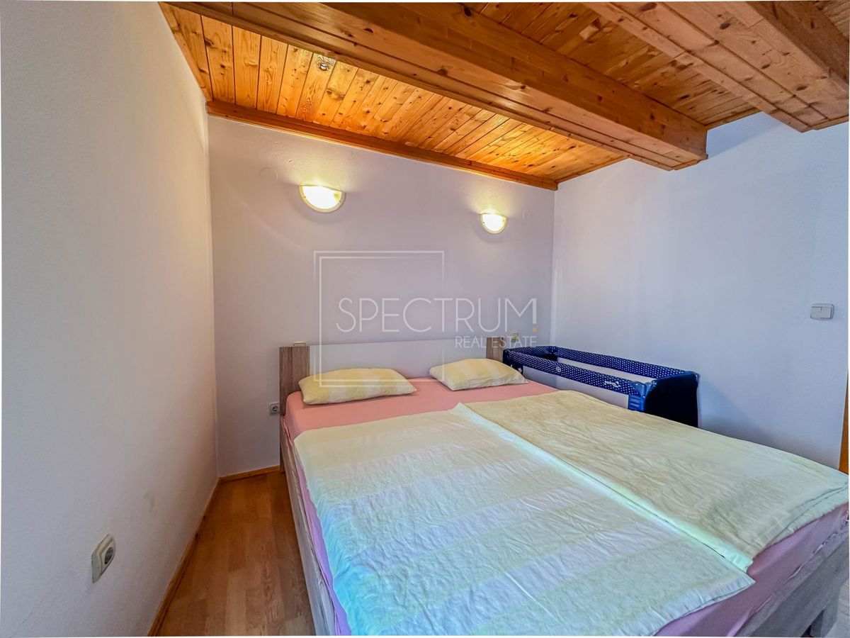 Brtonigla, kamnita vrstna hiša z 2 apartmaja