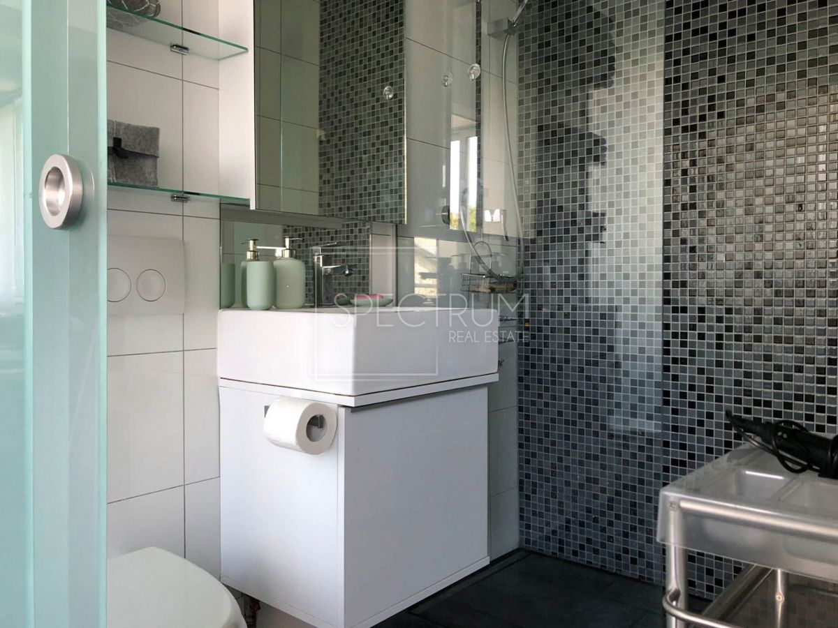 Poreč, moderno opremljeno stanovanje 50m od morja!