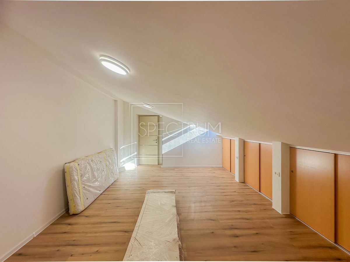 Rovinj, prenovljeno stanovanje z garažo
