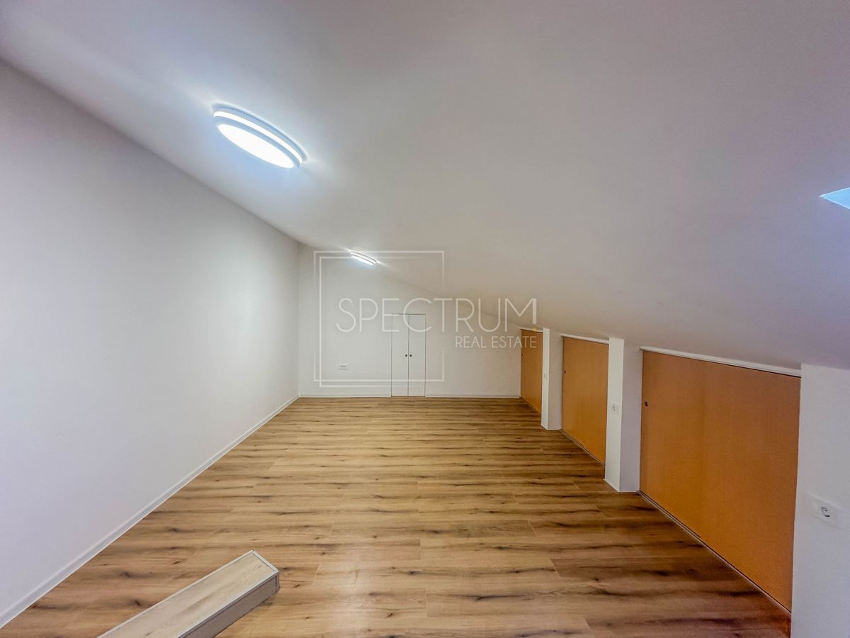 Rovinj, prenovljeno stanovanje z garažo