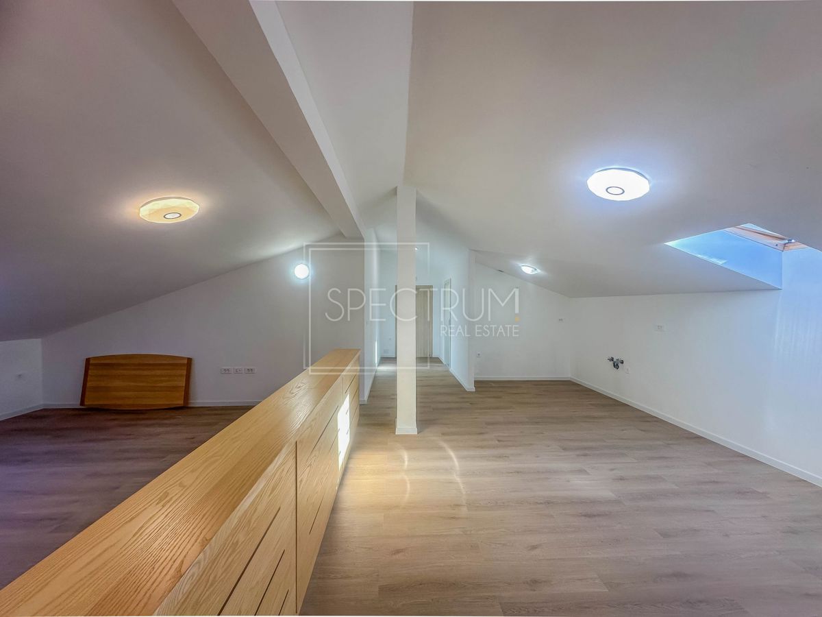 Rovinj, prenovljeno stanovanje z garažo
