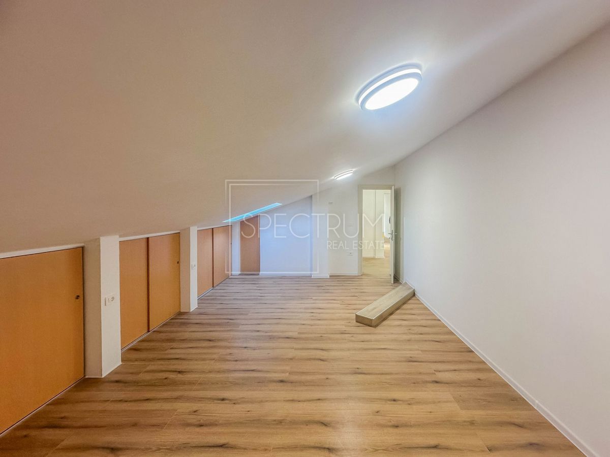 Rovinj, prenovljeno stanovanje z garažo