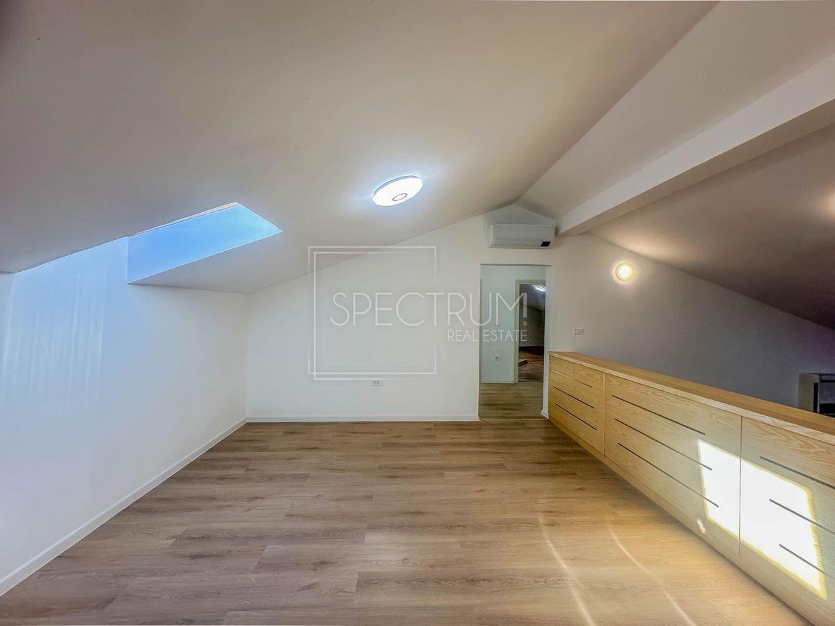 Rovinj, prenovljeno stanovanje z garažo