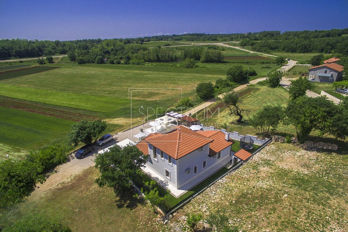 Okolica Brtonigle, vila z bazenom na mirni lokaciji