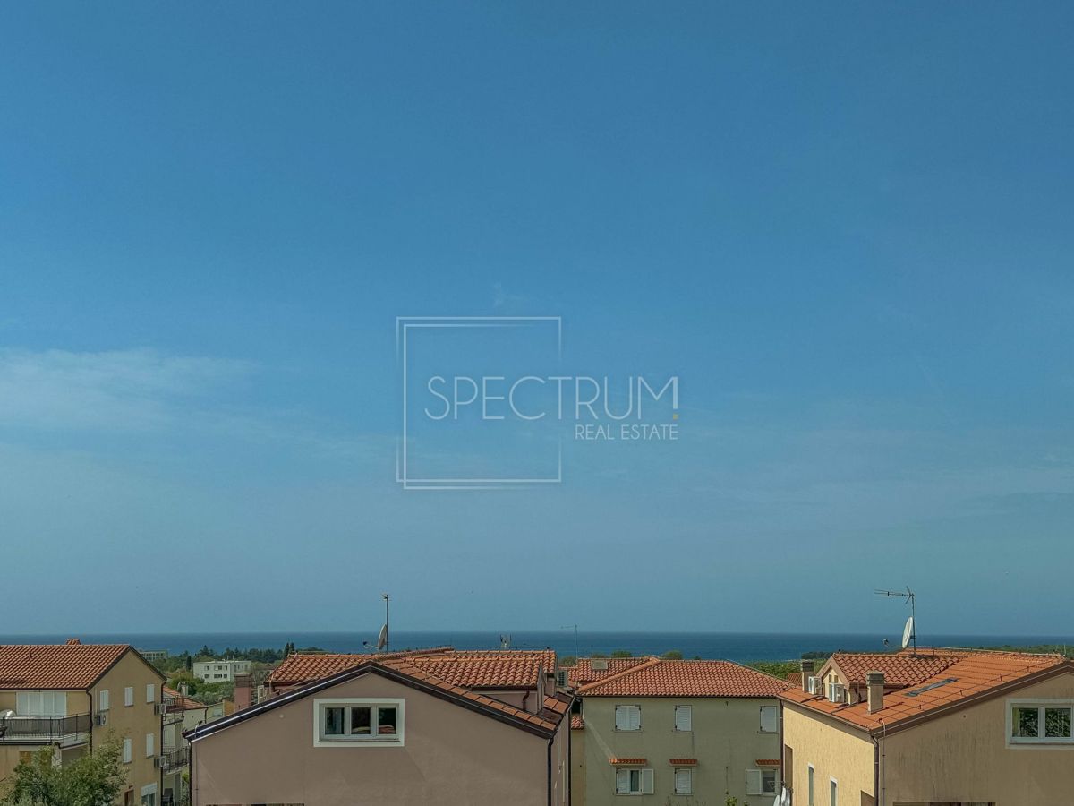 Poreč, vrstna hiša z bazenom in pogledom na morje