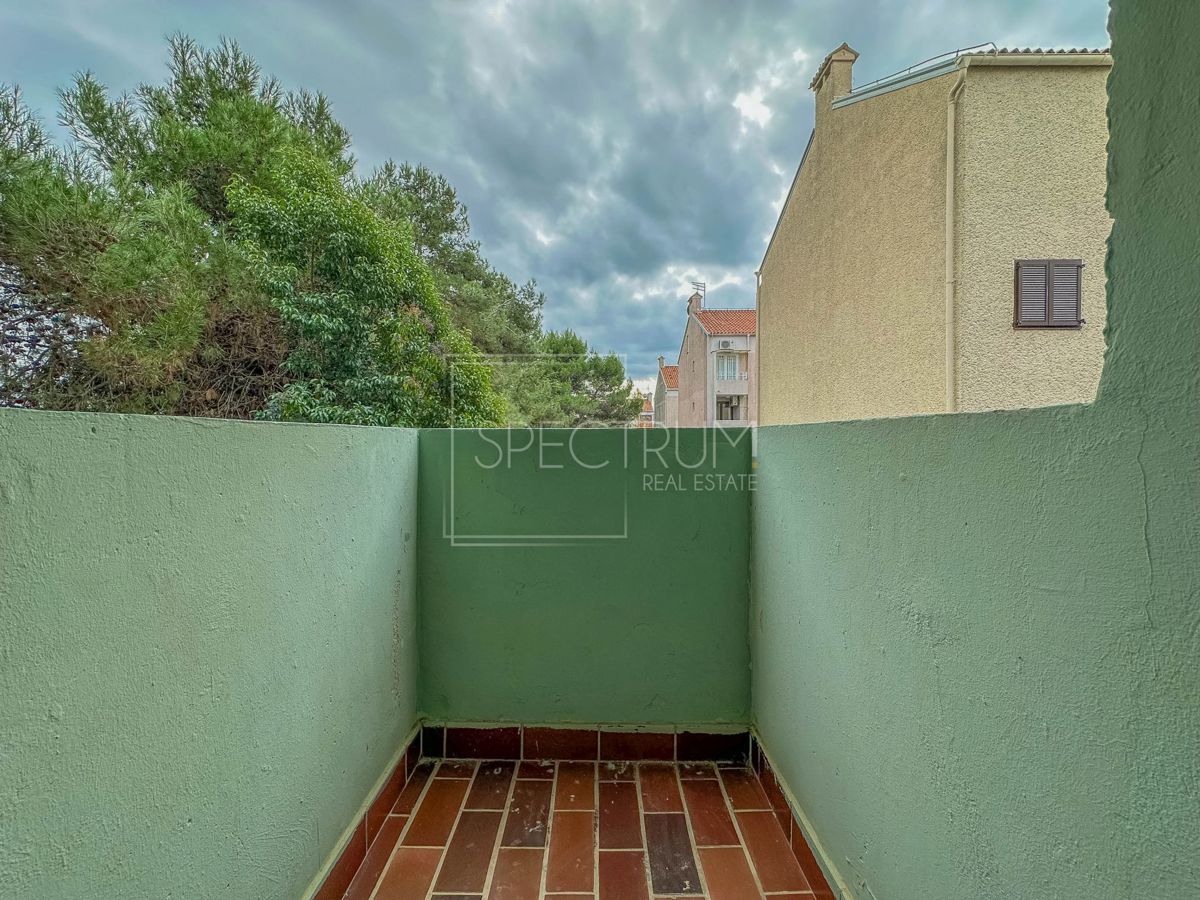 Novigrad, lepo stanovanje 500m od morja