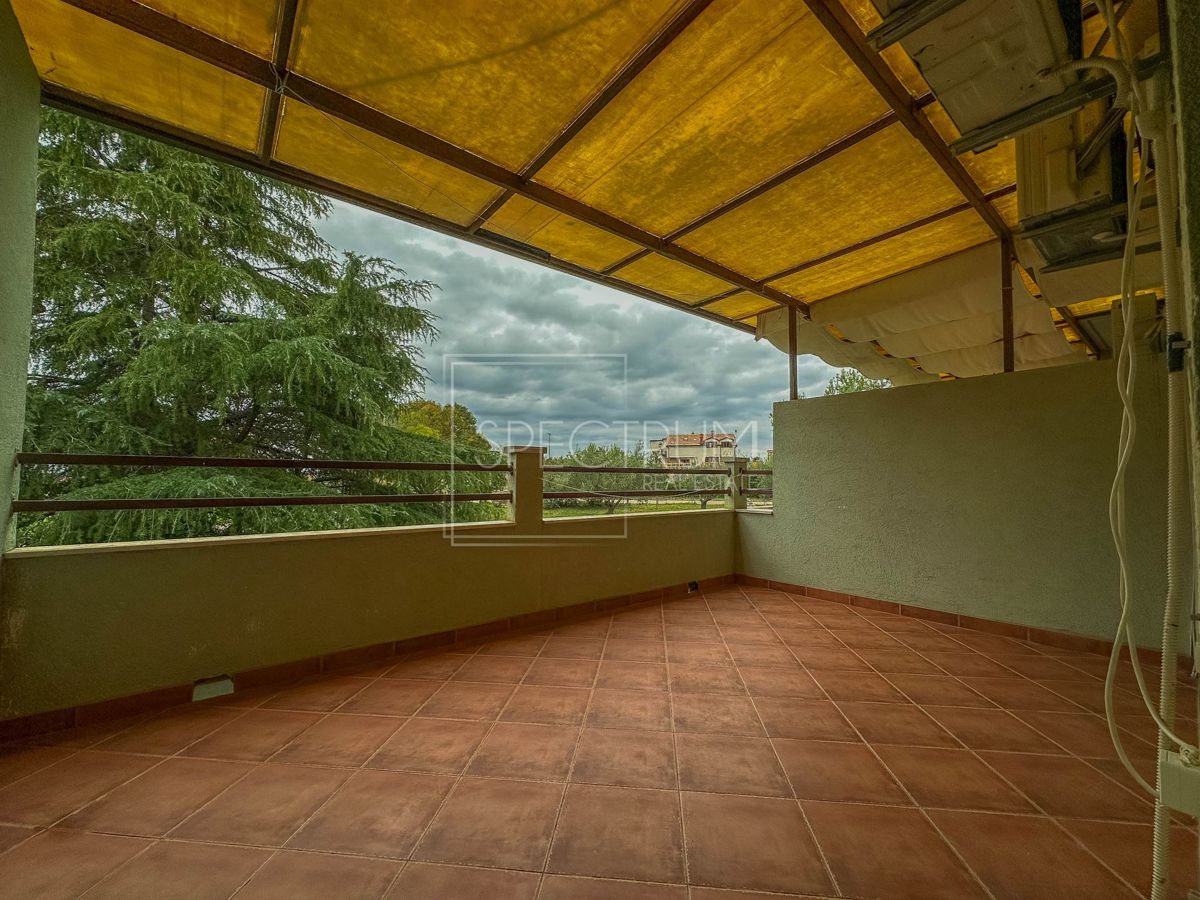 Novigrad, lepo stanovanje 500m od morja