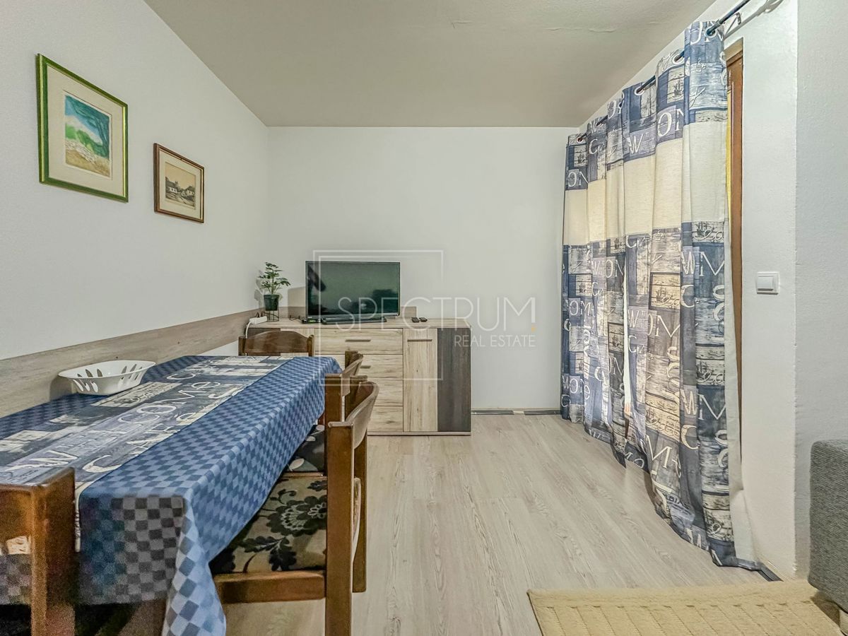 Novigrad, lepo stanovanje 500m od morja