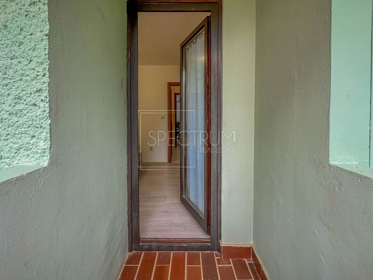 Novigrad, lepo stanovanje 500m od morja